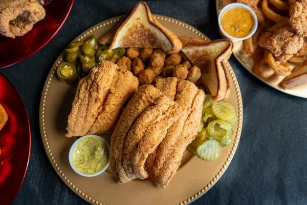 photo-fried-fish-platter-hushpuppies-toast-jalapenos